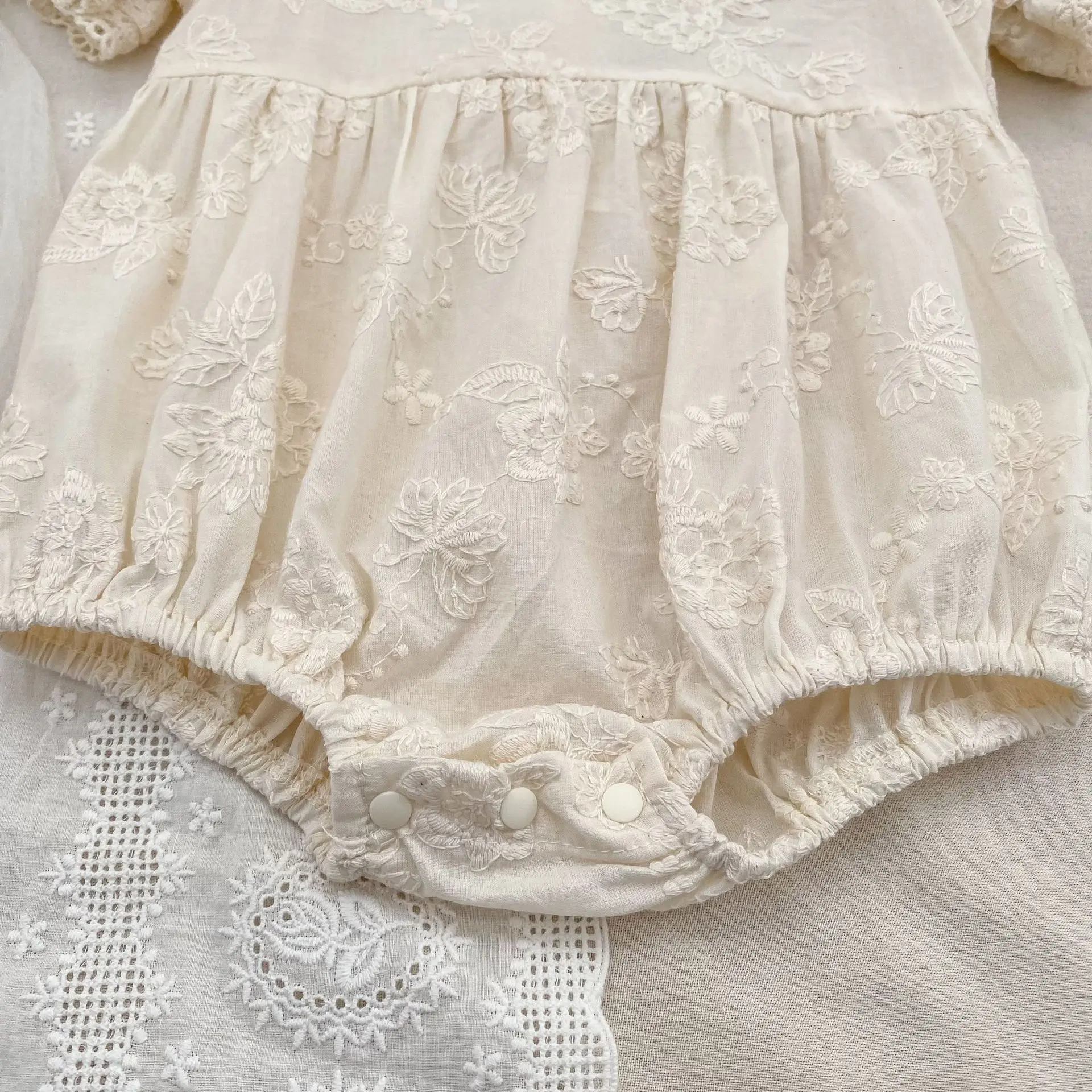 2026 Neuer Sommer-Strampler für Neugeborene, Kurzarm, Baumwolle, Bestickt, Koreanischer Stil, Süßer Kinder-Strampler, Dünne Outdoor-Kleidung – Detail 13