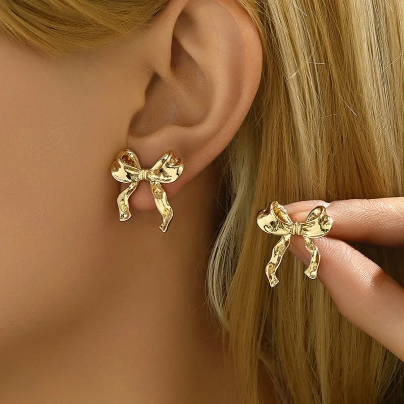 خمر غير النظامية المعادن Bowknot أقراط للنساء الحلو أنيقة الذهب اللون المرأة قرط الاذن المرصع مجوهرات الحفلات هدايا العيد