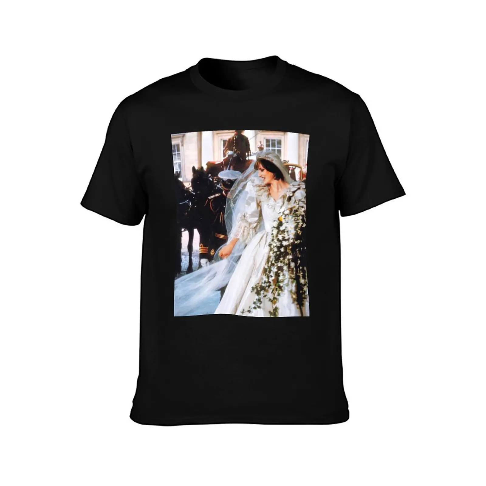 Princess Diana on her wedding day, 1981. T-Shirt Casual Loose Fit Summer Tee Shirt T-Shirt