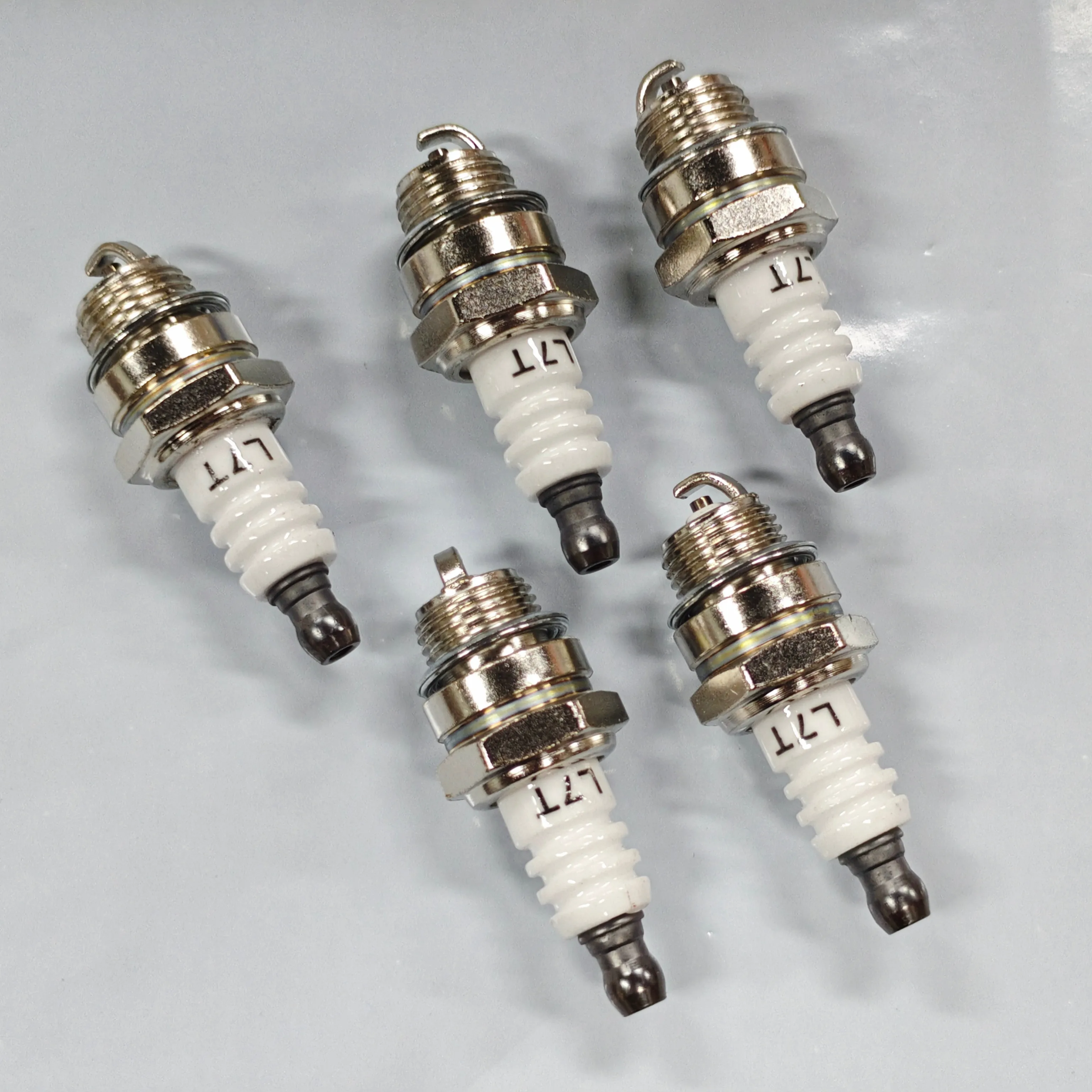2/5Pcs L7T Spark Plug, Replacement Part for Chainsaw, Grass Trimmer & Brush Cutter