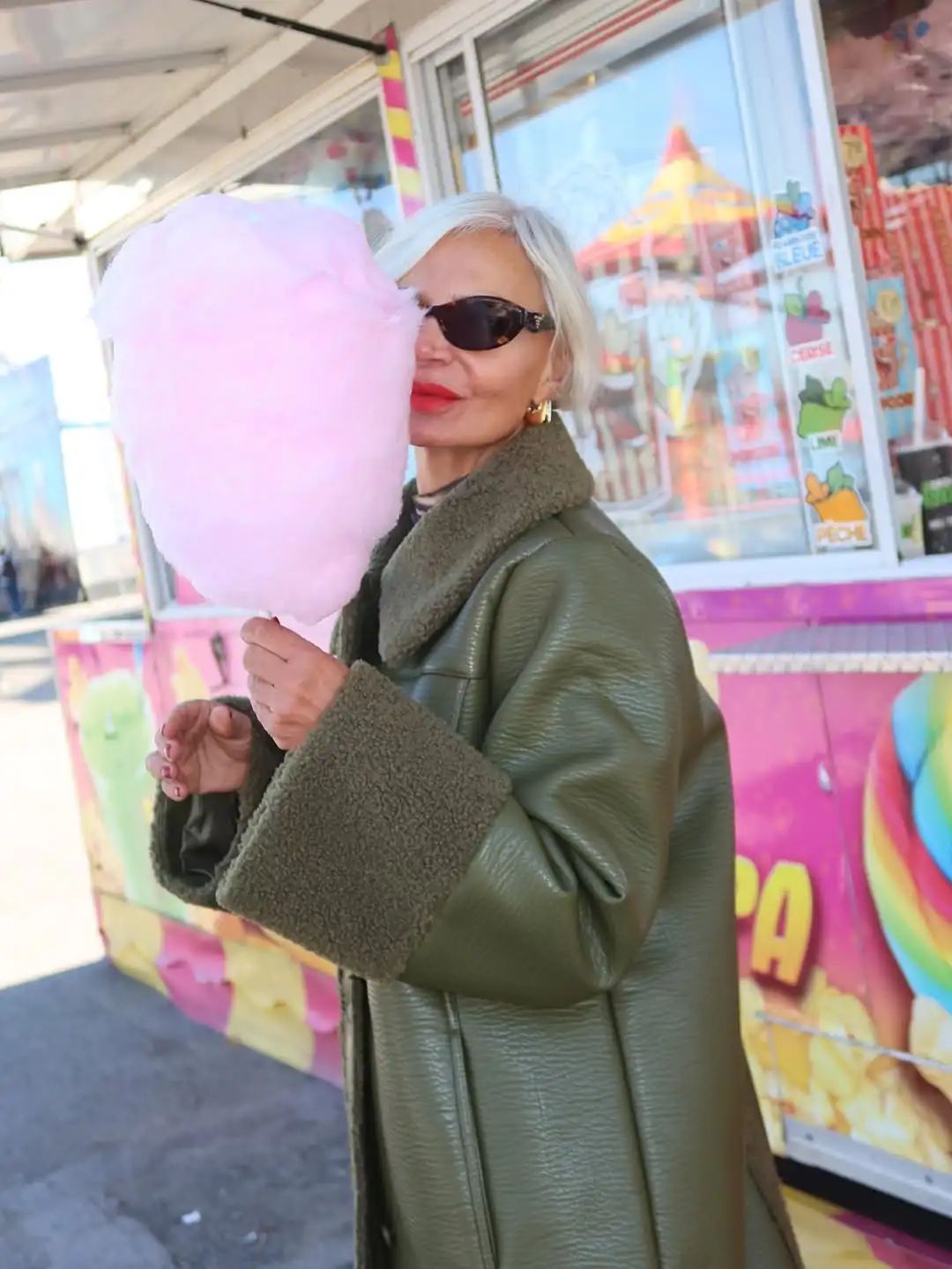 معطف جلد كاجوال من الفرو الأخضر مُزين بقطع القماش معطف نسائي أنيق ذو صدر واحد فضفاض ودافئ معطف طويل للسيدات ملابس خارجية للشارع