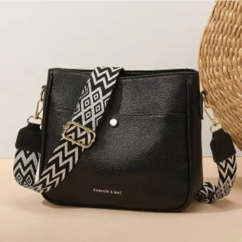 

Fashion Women Shoulder Bags Large Capacity Bucket Crossbody Bags High-end Female Commuter Niche Design Wide Strap Handbags