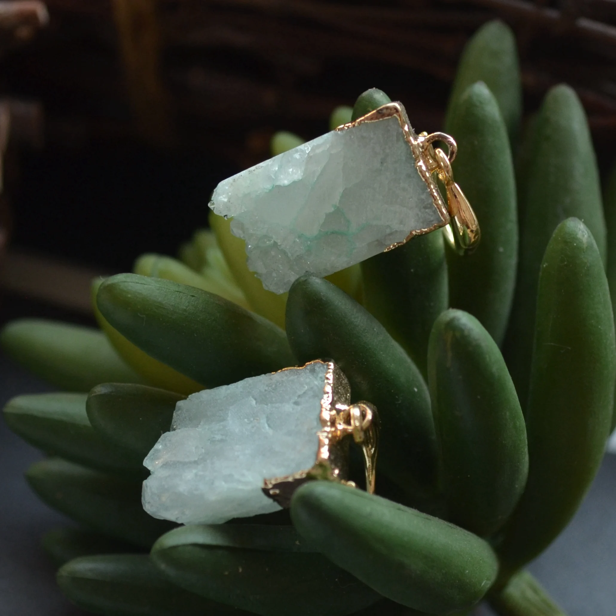 

Nature mint green quartz crystal druzy pendant dangle earring for women