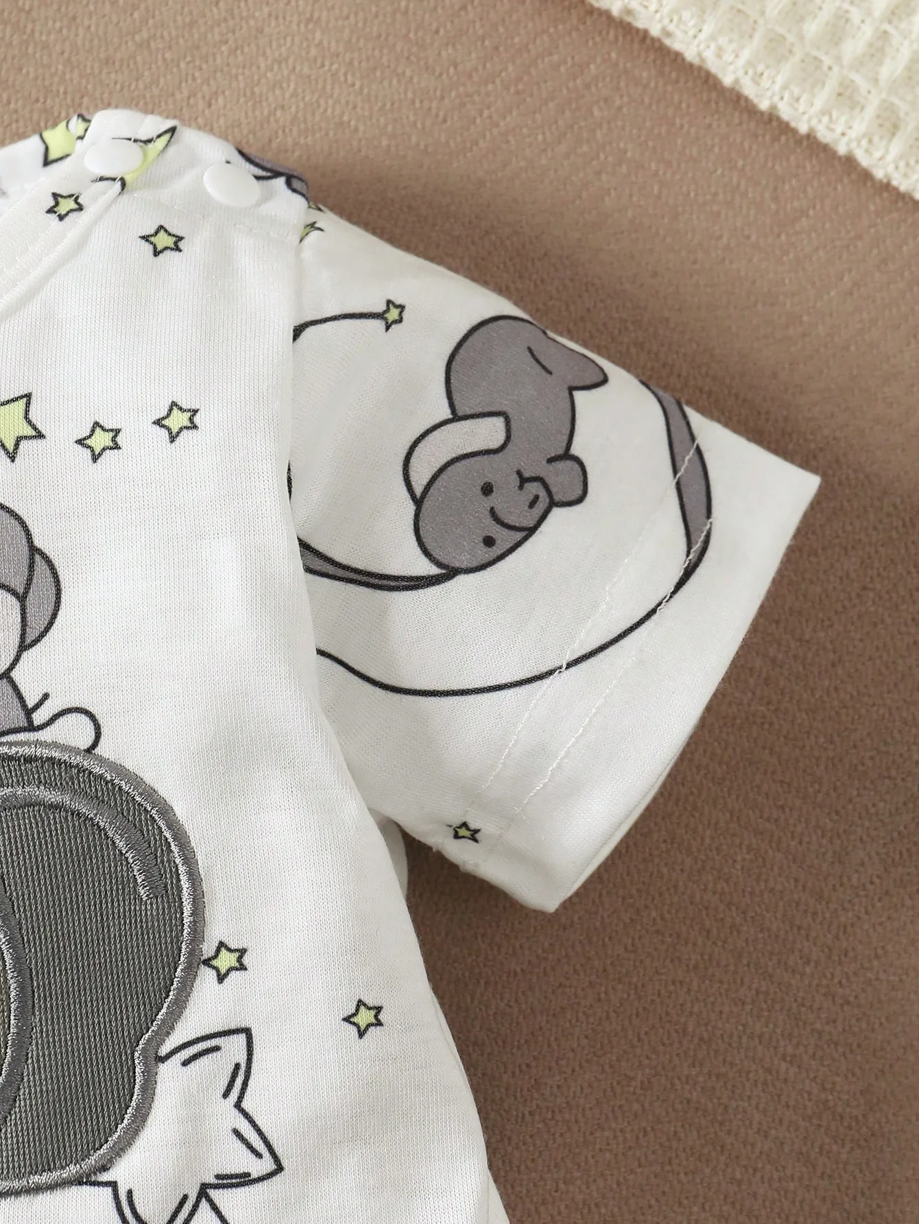 Newborn Baby Boys\' Casual Cute Cartoon Elephant Pattern Round Neck Short Sleeve Romper With Shoulder Snaps, Shorts And Hat