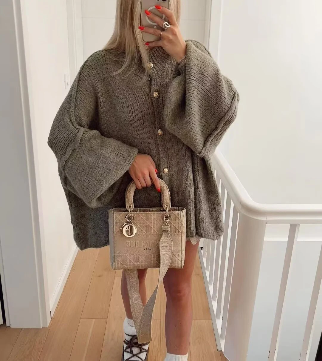 

Spring New Loose Lazy Sle Knitted Sweater Cardigan Faion Casual Lantern Sve Metal Button Coat for Women Polyester Fiber