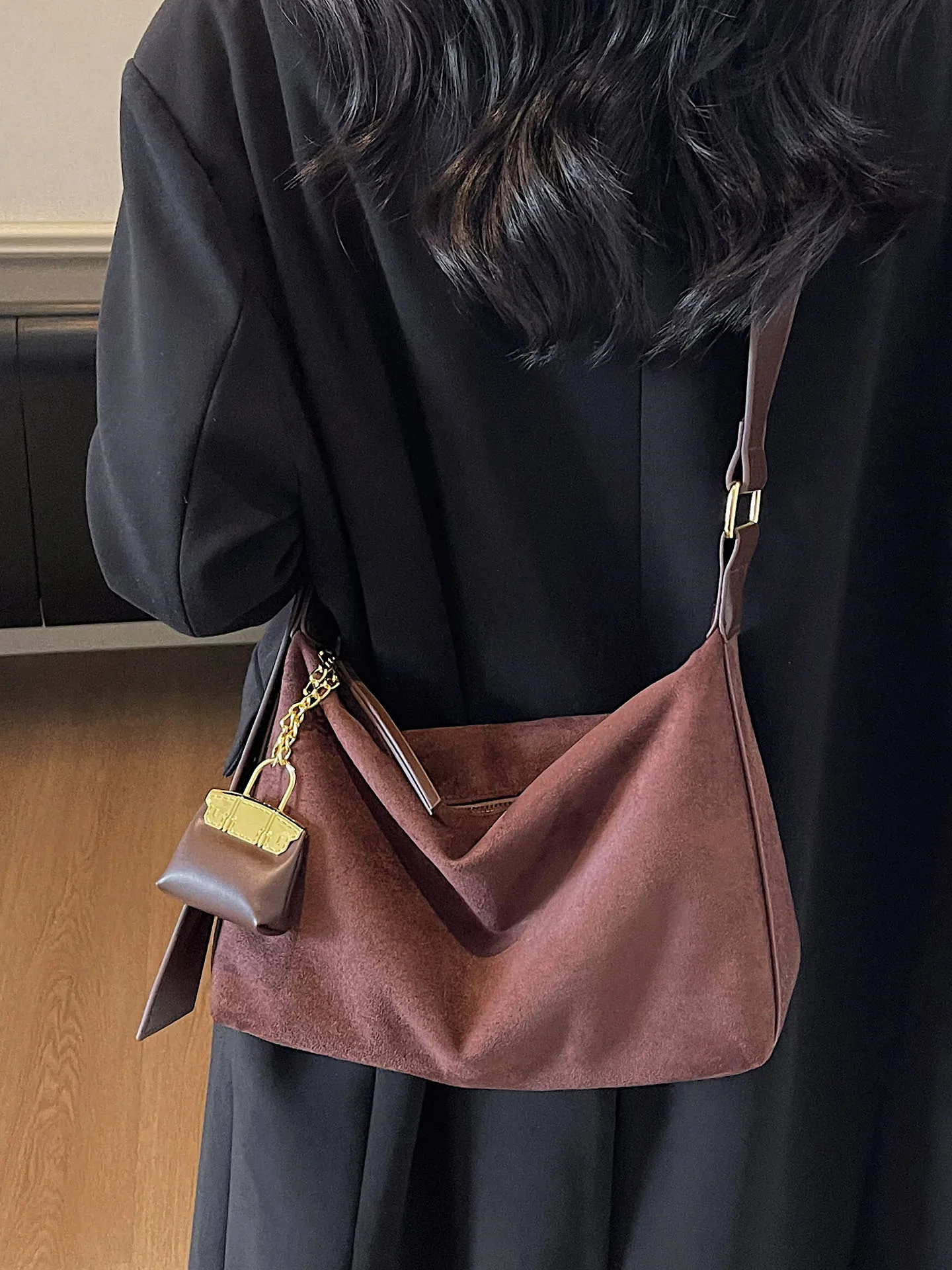 

Large Capacity Vintage Pillow Bag Women Autumn Korean Style Crossbody Bags with Decoration Zipper Frosted One Shoulder Bag