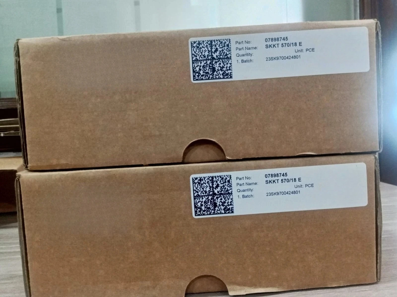 

Совершенно новый оригинальный SKKT570/18E в коробке, быстрая доставка