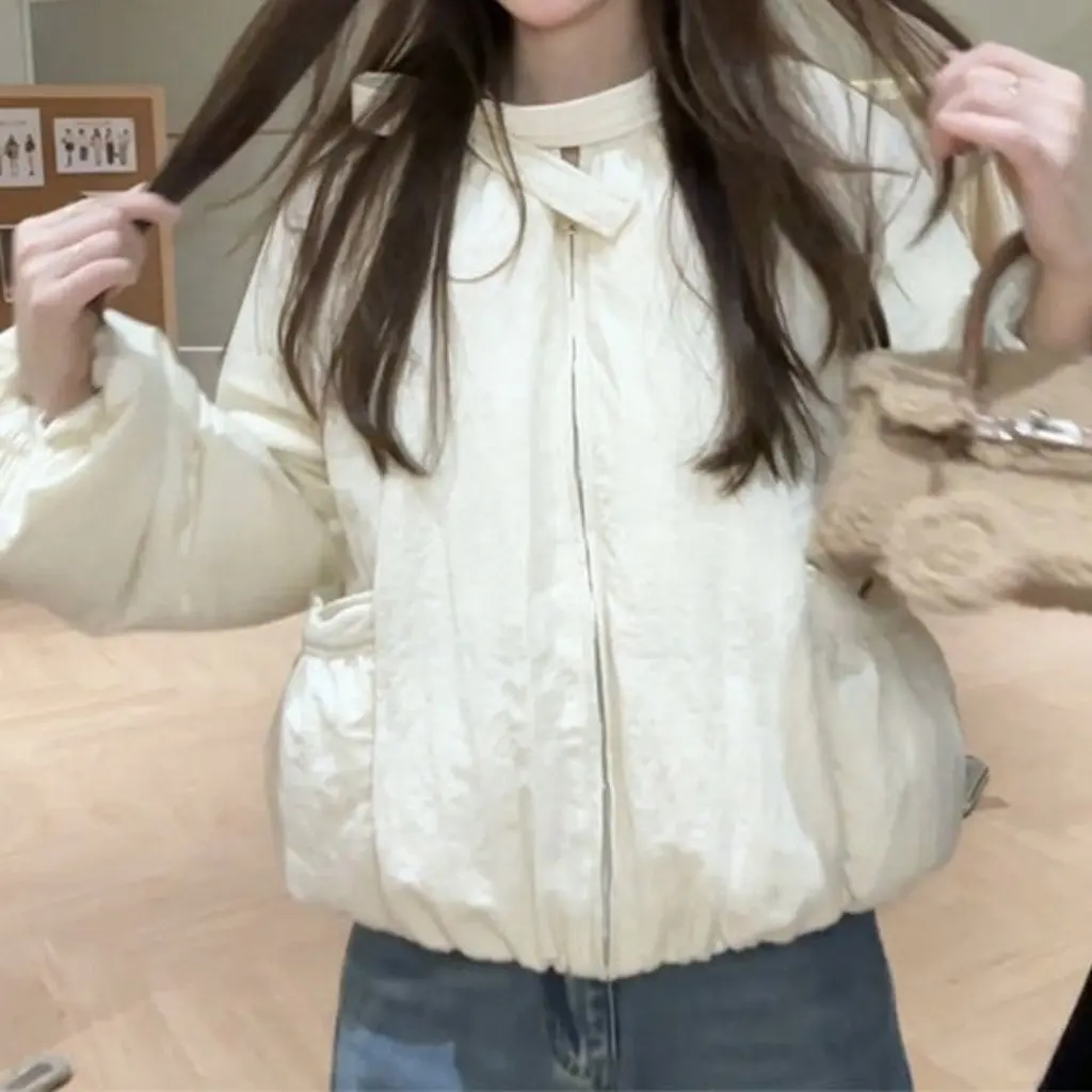 

Женская белая короткая хлопковая верхняя одежда с круглым вырезом на шнуровке, повседневная теплая утолщенная одежда в стиле хлеба для зимних маленьких людей