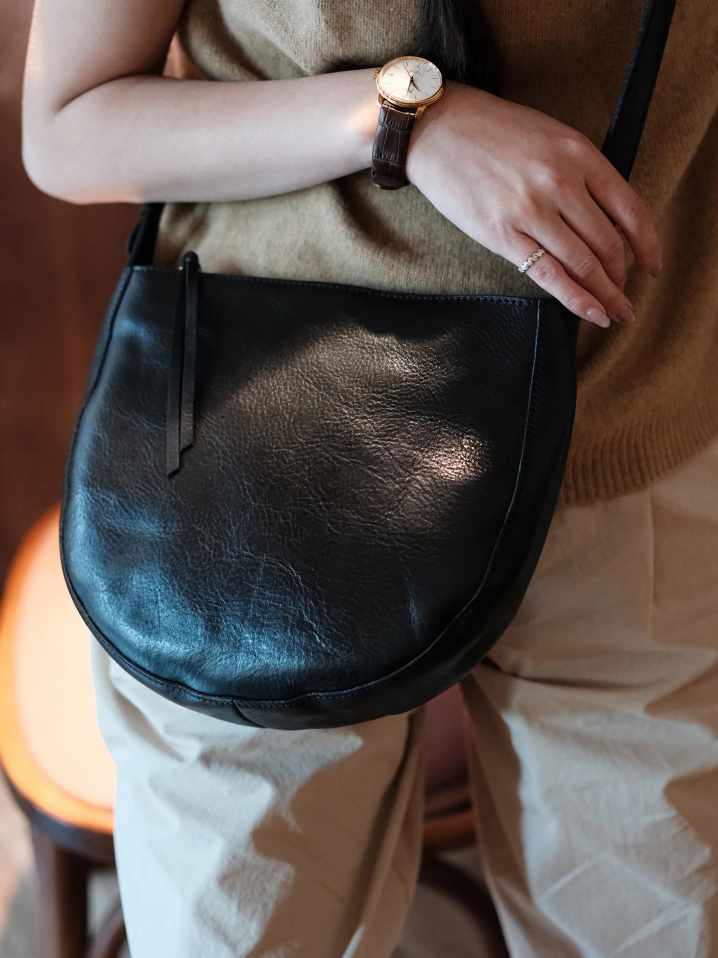 

Vintage high quality vegetable tanned cowhide women's crossbody bag outdoor designer luxury genuine leather ladies shoulder bag