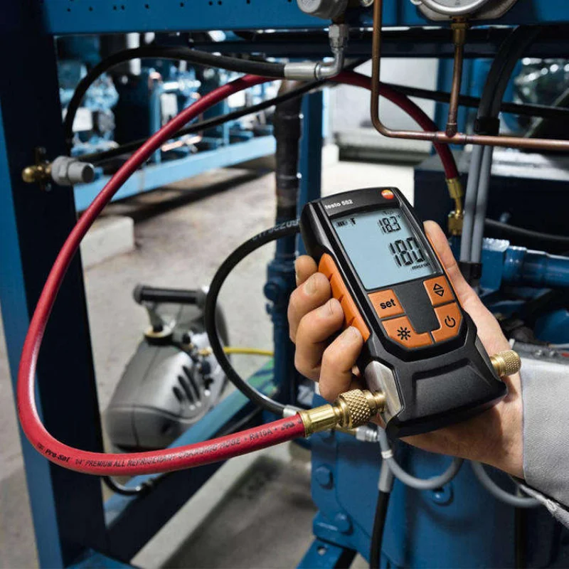 Picture 7: High Precision Absolute Pressure Manometer Original and New Testo 552 Temperature Data Logger