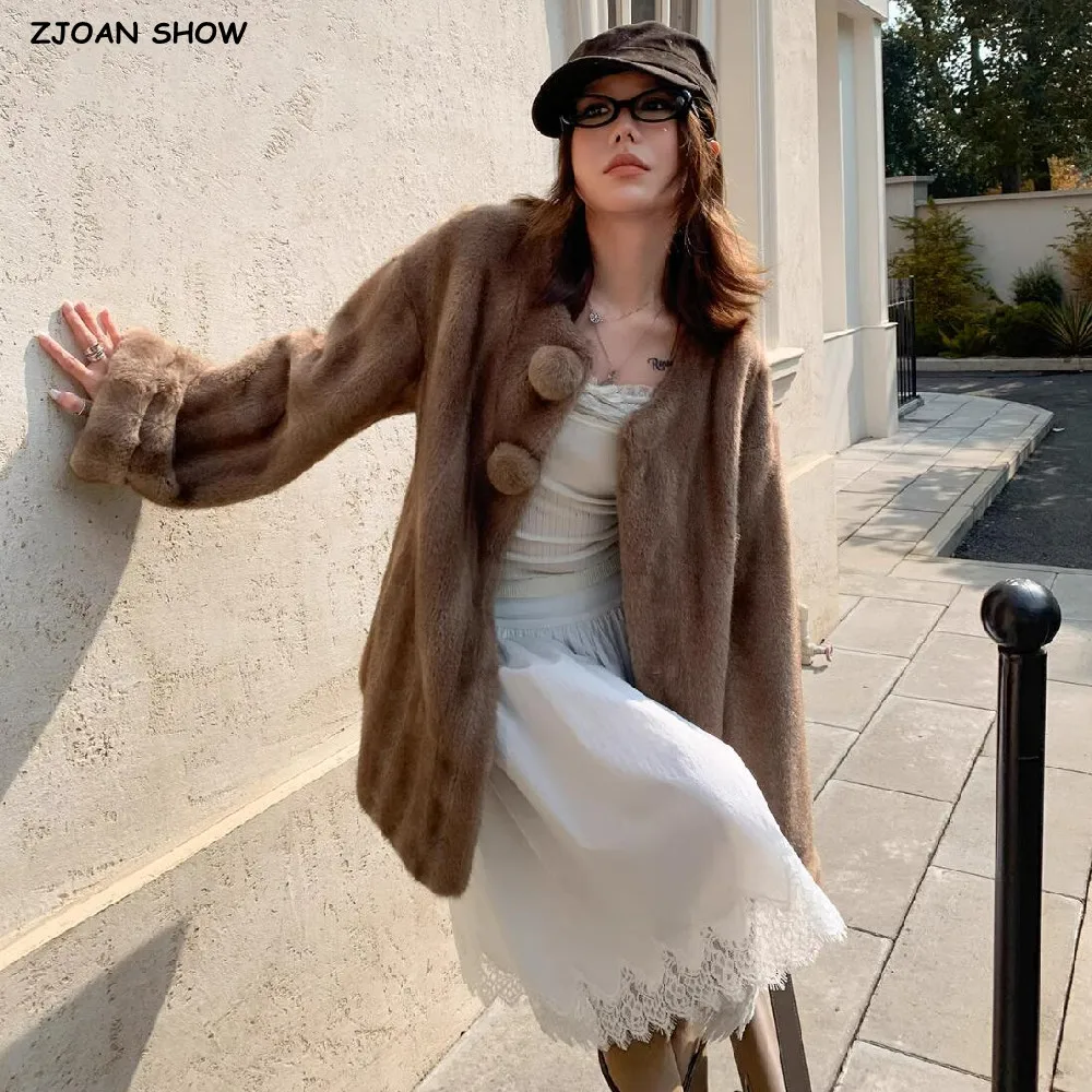 

Новое зимнее пальто из искусственного меха норки с постепенными цветными полосками, шикарное женское пальто с 3D шариком и круглым вырезом, длинными расклешенными рукавами, теплая верхняя одежда миди