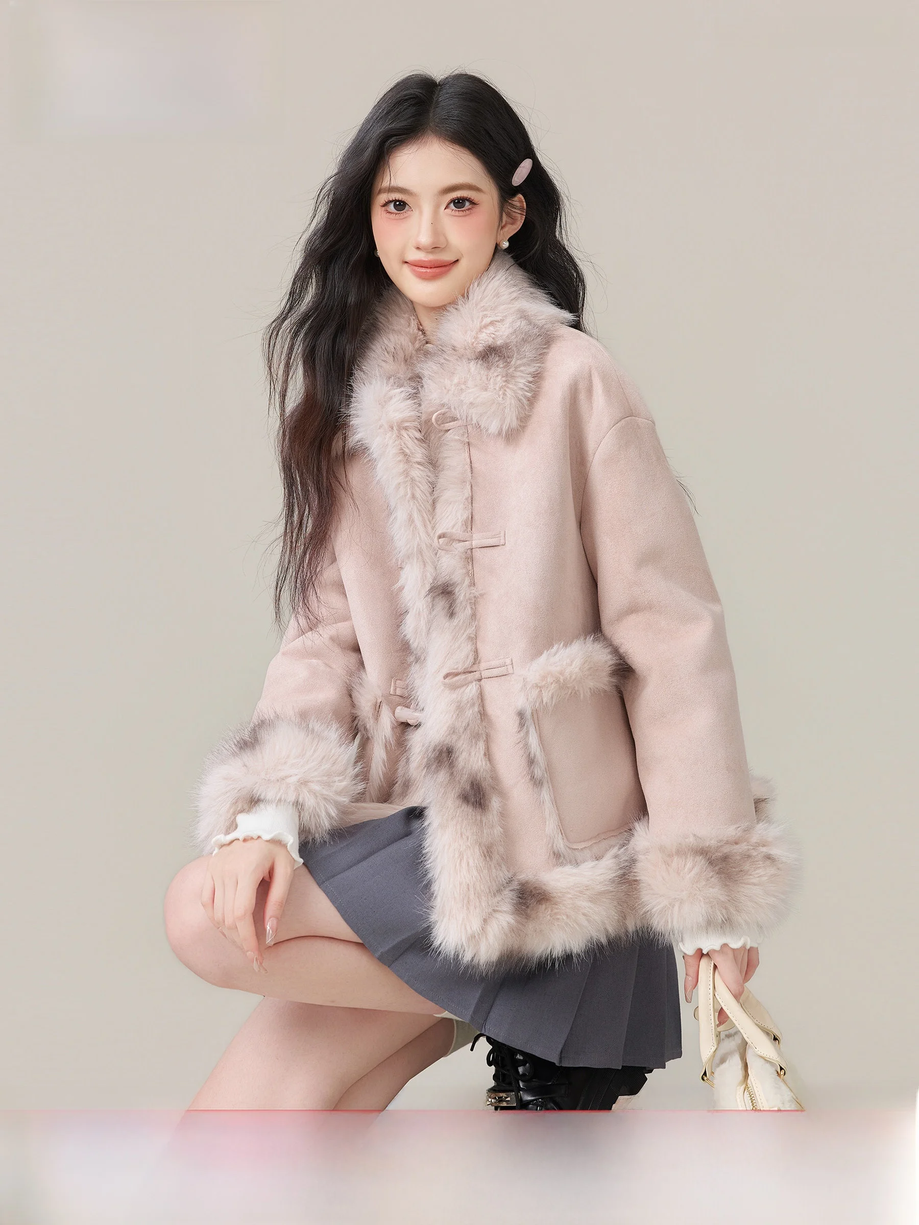 

Женская осенне-зимняя уникальная красивая куртка-жакет Lingjiu Star Hunting из замши Jasmin Garden с пуговицами