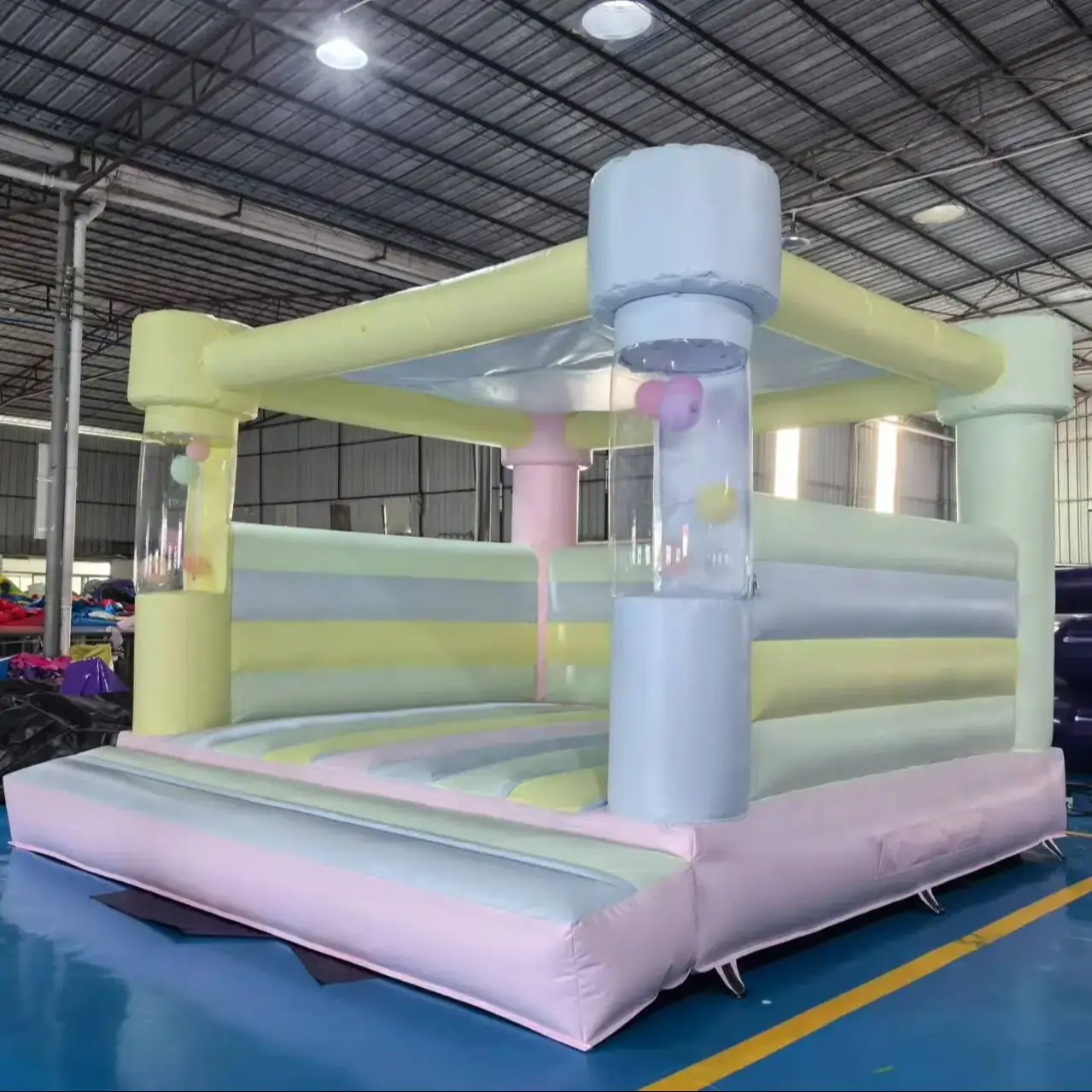 

Новый стильный надувной замок из ПВХ с разноцветными шарами для свадебных торжеств и игр детей