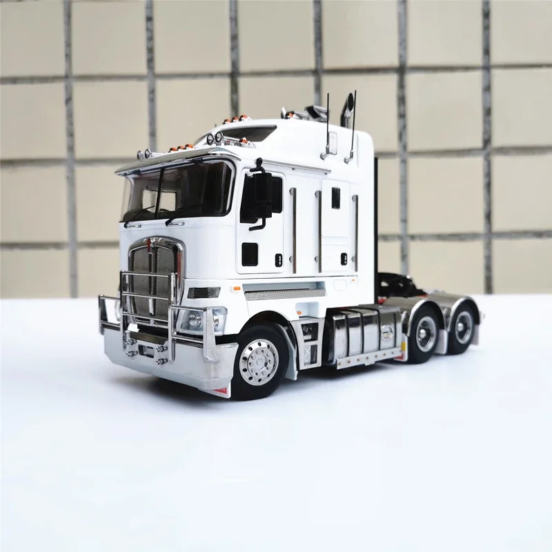 Diecast Alloy 1:32 Scale Trailer Head K200 Prime Mover Traction Head Transporter Vehicle Truck Model Metal Toys Gift Souvenir