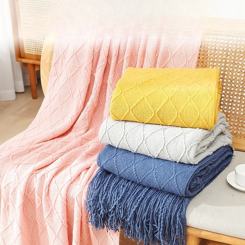 Мягкое и удобное одеяло в шотландскую клетку, идеально подходит для обеденных перерывов и офисов зимой