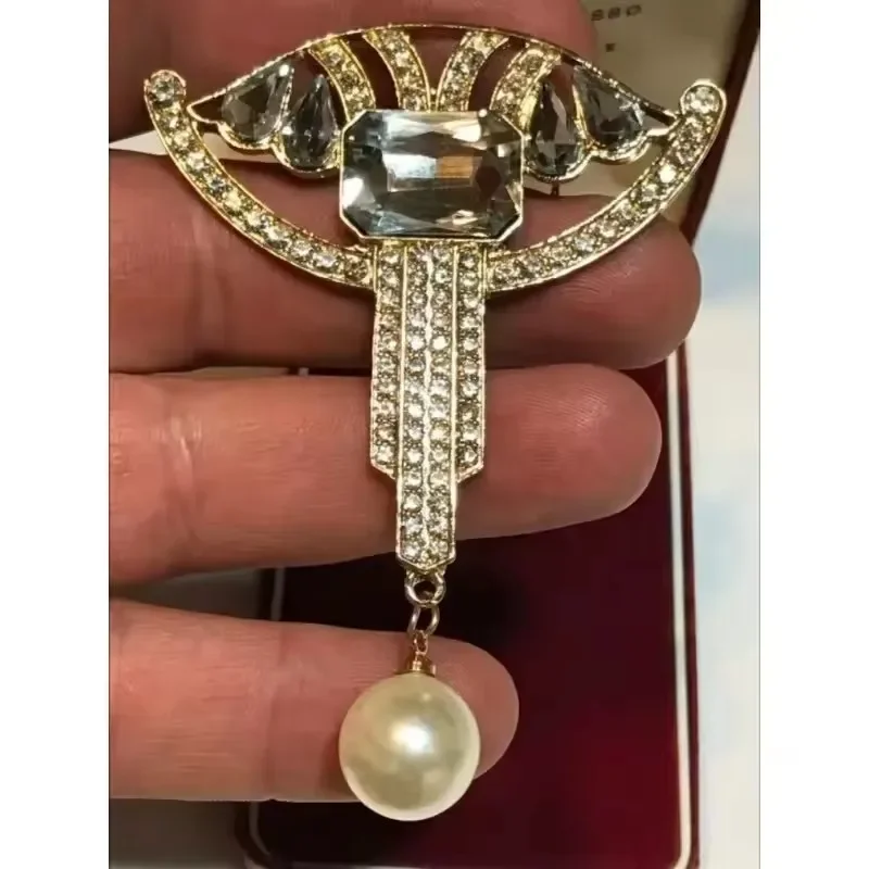Exaggerated Vintage Crystal Brooch British Gift Pin Men Fashion Fixed Coat Ornament Lady Wedding Banquet Corsage