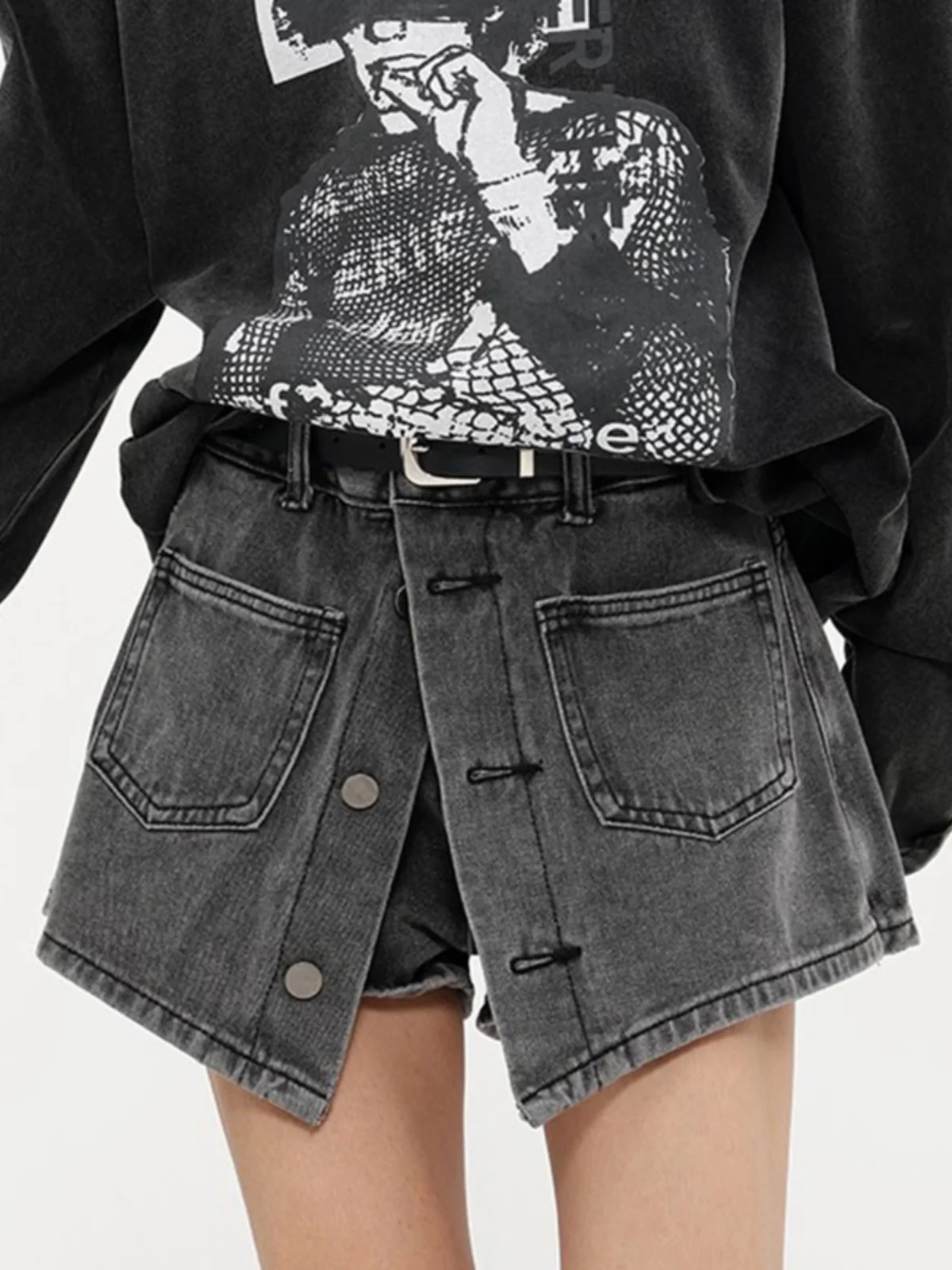 

Women's Denim Shorts Fashion Y2k Mini Jeans Shorts Vintage Streetwear Aesthetic Korean Short Pants 2000s Emo Clothes Summer 2024