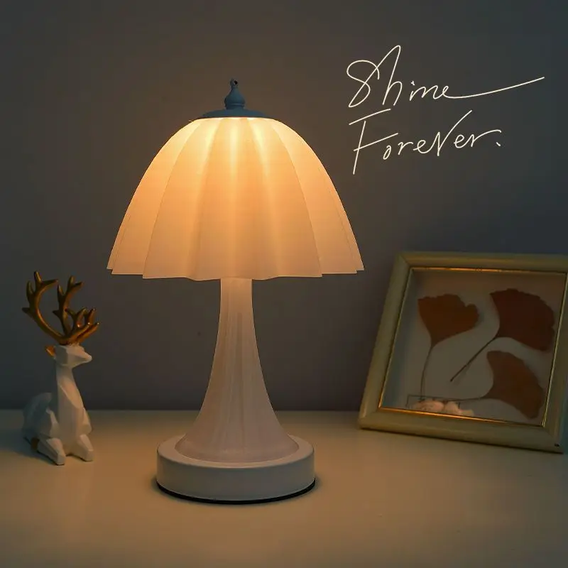 

Cream style desk lamp retro study bedroom sleeping bedside lamp atmosphere light luxury high-end feeling warm night light