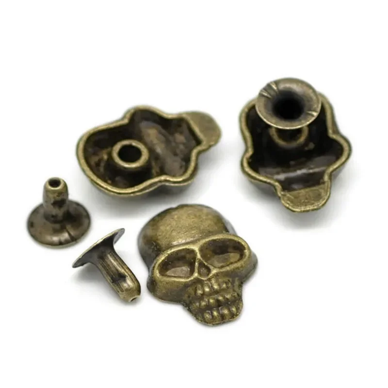 

150 комплектов бронзового тона из сплава в стиле панк, череп, шипы для одежды на Хэллоуин, заклепки, шпильки, пятна, подходят для сумок, детали для одежды, обуви, оптовая продажа, 16 мм