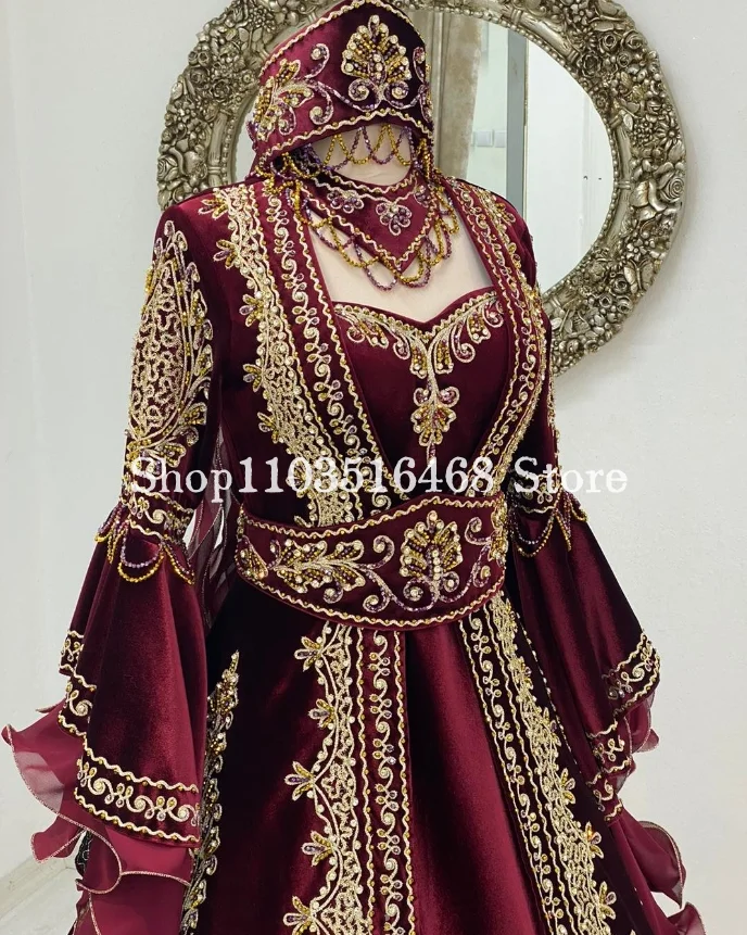 Robe de mariée du Moyen-Orient avec patte, manches longues, appliques dorées luxueuses, robes à lacets préliminaires, bordeaux