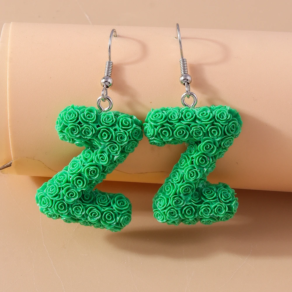 Aihua Bunte Harz-Ohrringe mit Blumen-Initialen, 26 Buchstaben, Kawaii A-Z Alphabet-Charm-Ohrringe für Frauen, Geburtstagsparty-Schmuckgeschenke – Detail 13