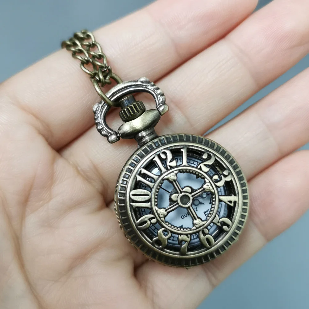 Tiny Cute Bronze collana orologi per bambini orologio da tasca al quarzo da donna numeri arabi quadrante squisito orologio da tasca di piccole dimensioni