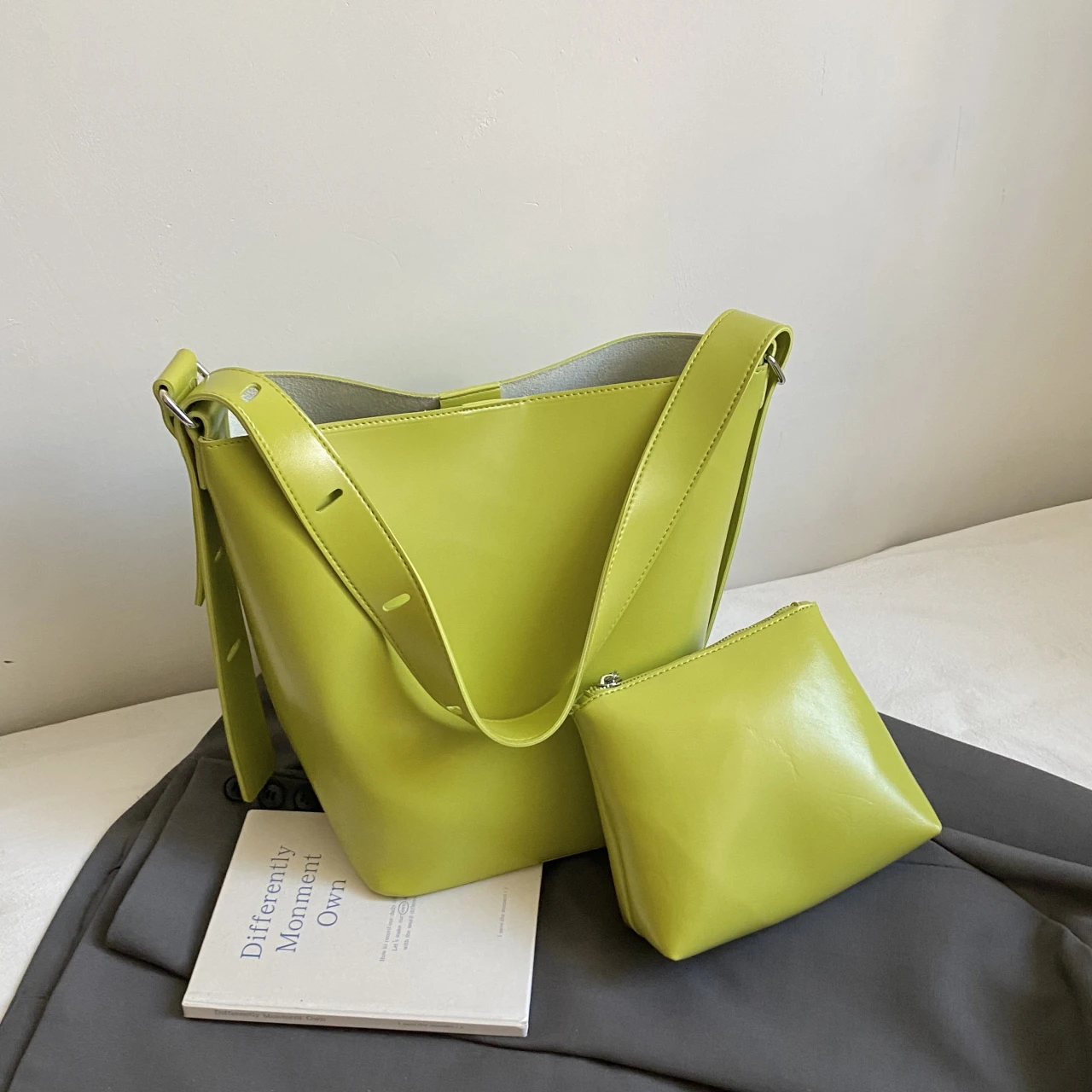 

2 Set Bucket Tote Bag Quality Pu Leather Shoulder Bag Women Casual Fashion Adjustable Strap Crossbody Chest Bag Travel Handbag