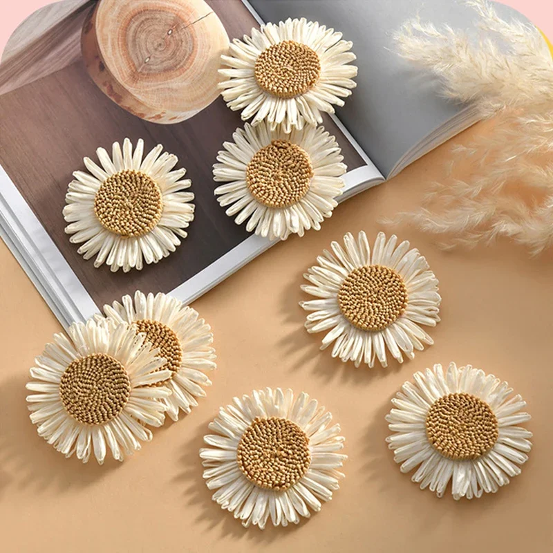 10 قطعة 8 سنتيمتر عباد الشمس PP العشب المنسوجة زهرة ديزي القش قبعة الصنادل الملابس والاكسسوارات زهرة DIY الحلي ديكور المنزل