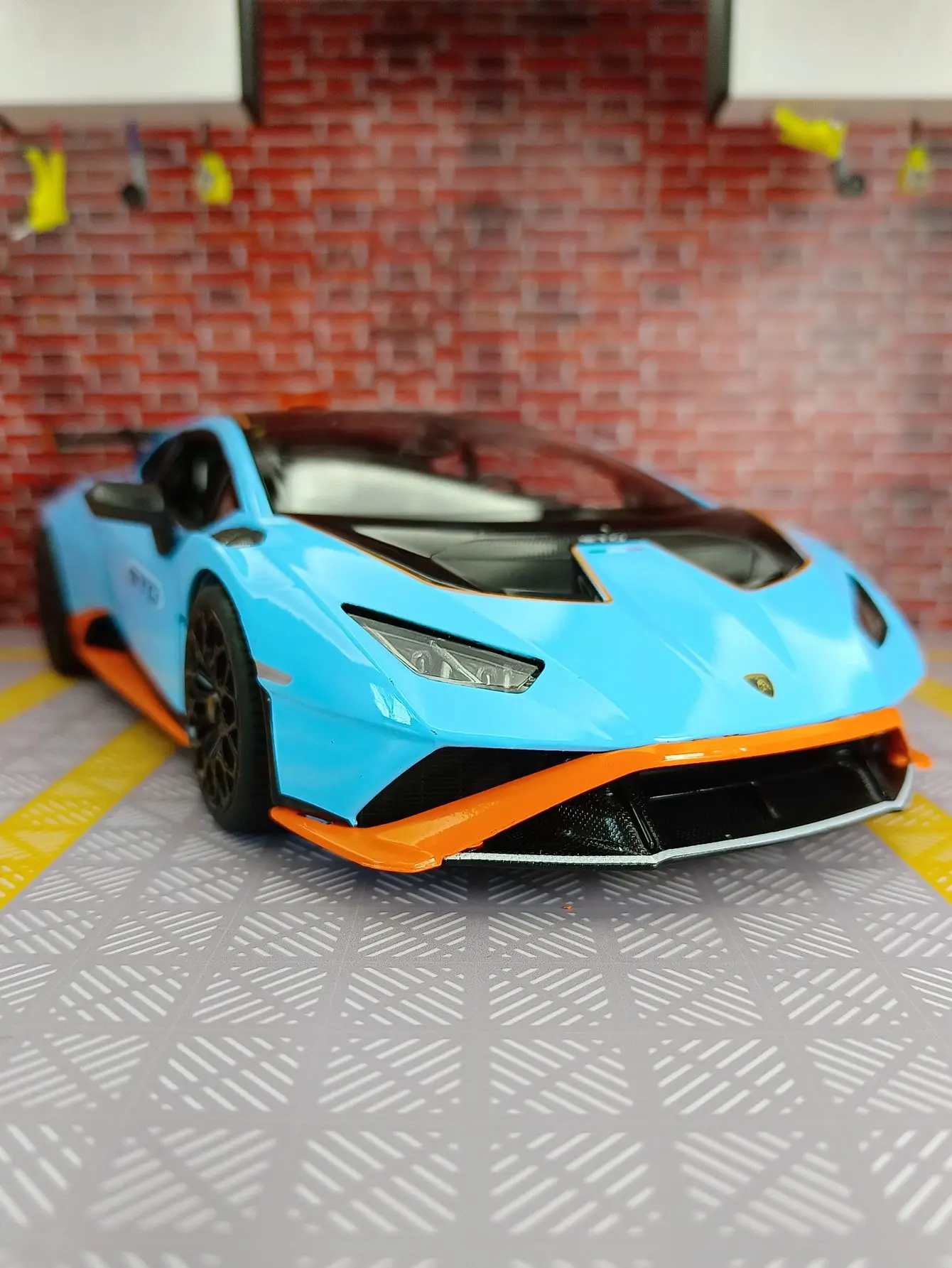 

1:18 Lamborghini Huracan STO sports car High Simulation Diecast Car Metal Alloy Model Car Children's toys collection gifts