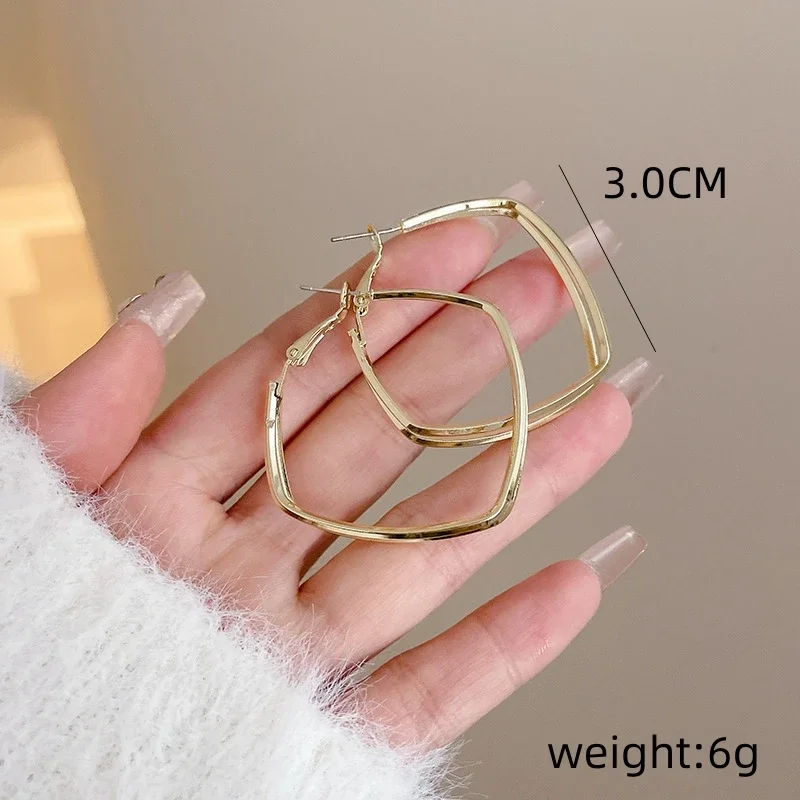 Double Layer ไม่สม่ําเสมอ Square Hoop ต่างหูสําหรับผู้หญิงเกินจริงแนวโน้มเรียบง่าย Golden เรขาคณิตเครื่องประดับหูอุปกรณ์เสริม Brincos