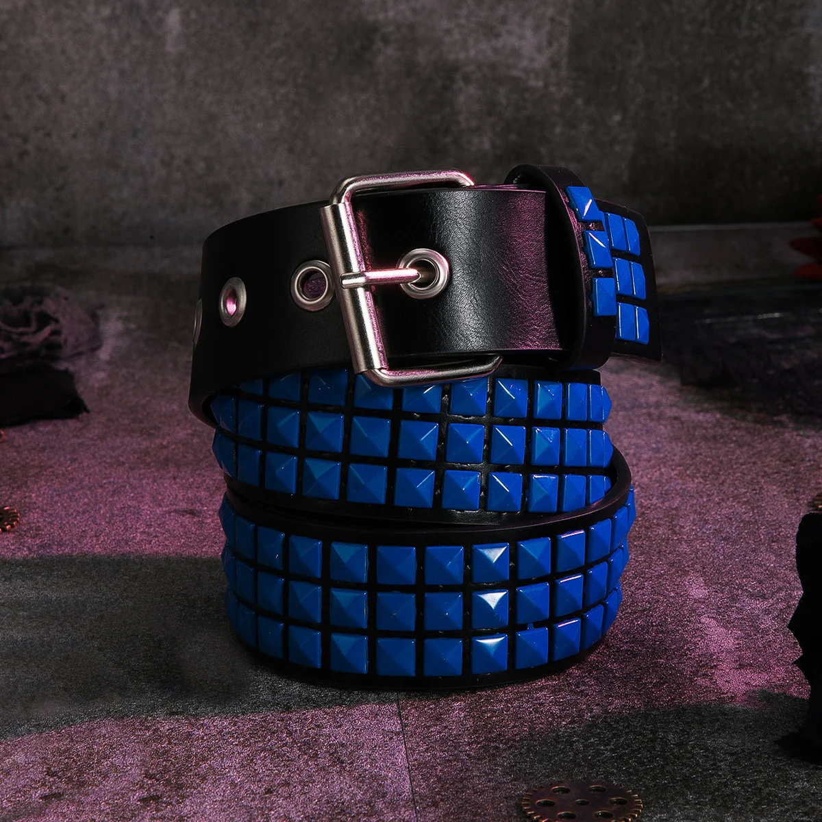 Neuer quadratischer Perlen-Nietengürtel für Damen, Heavy-Metal-Gürtel für Männer und Frauen, Y2K europäischer und amerikanischer Punk-Rock-Jeansgürtel. – Detail 12