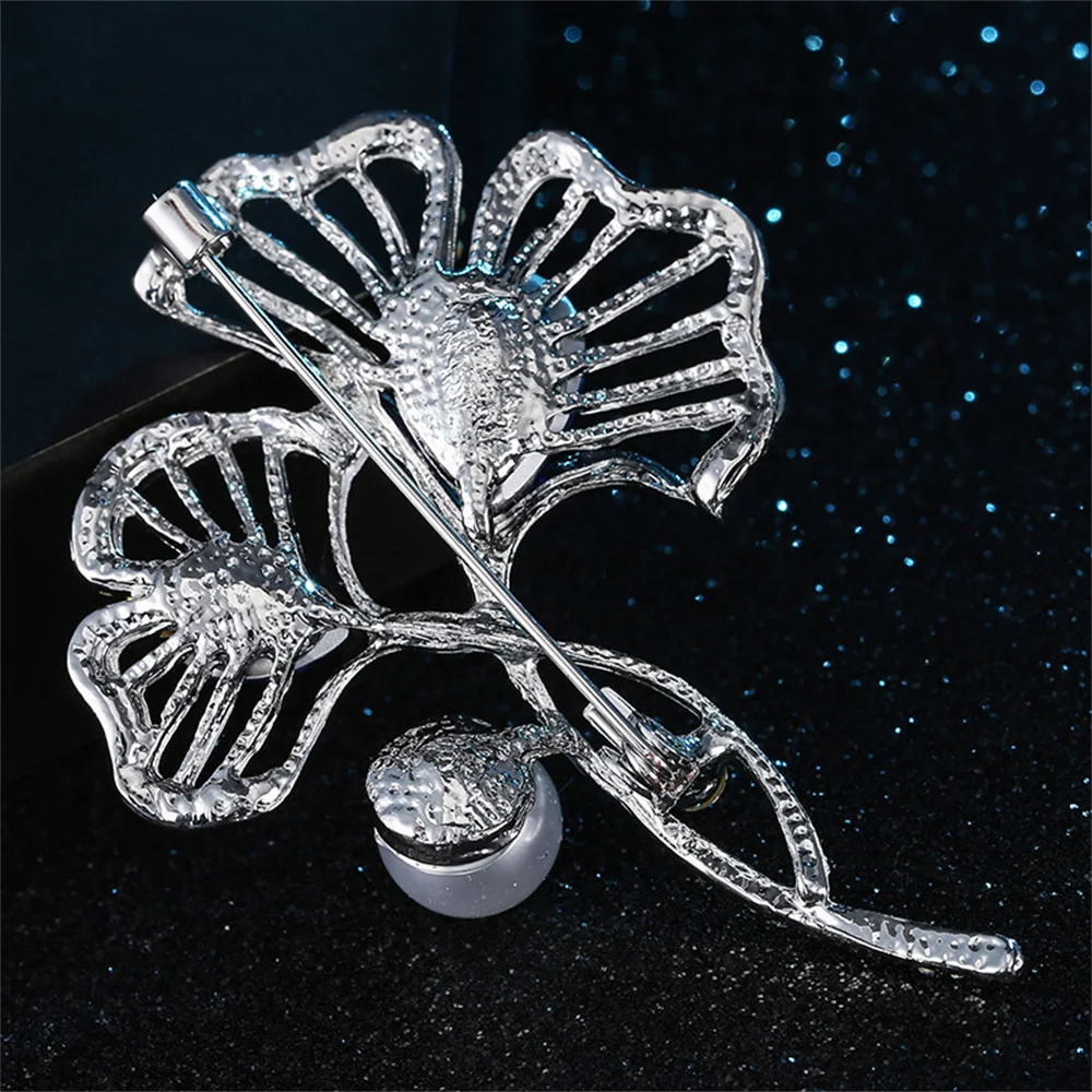 Gorgeous Blue Crystal Ginkgo Leaf Pearl Brooches for Woman Wedding Bouquets Luxury Collar Coat Brooch Pins Clothing Accessories