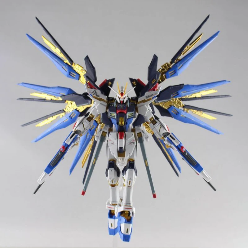 Bandai Strike Freedom Gundam Action Figure ZGMF-X20A Freedom Gundam Mobile Suit Gunpla Assembly Model Kit Toys for Boys