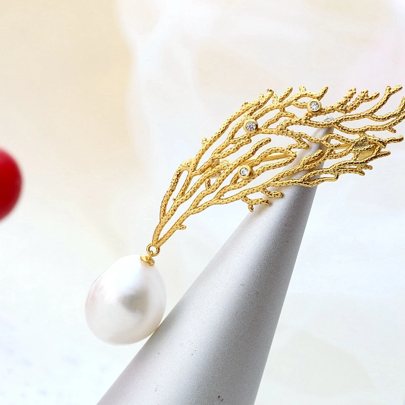 

18K Gold Plated Coral Pattern Brooch Inlaid Natural Baroque Freshwater Pearl Fashion Creative 925 Sterling Silver Brooch