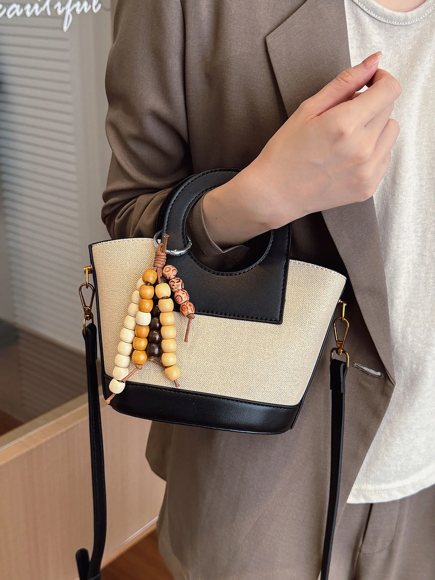 

Retro Contrast Color Splicing Women Bucket Bag French Classic Fashion Beading Pendant Shoulder Crossbody Bag Ladies Chic Handbag