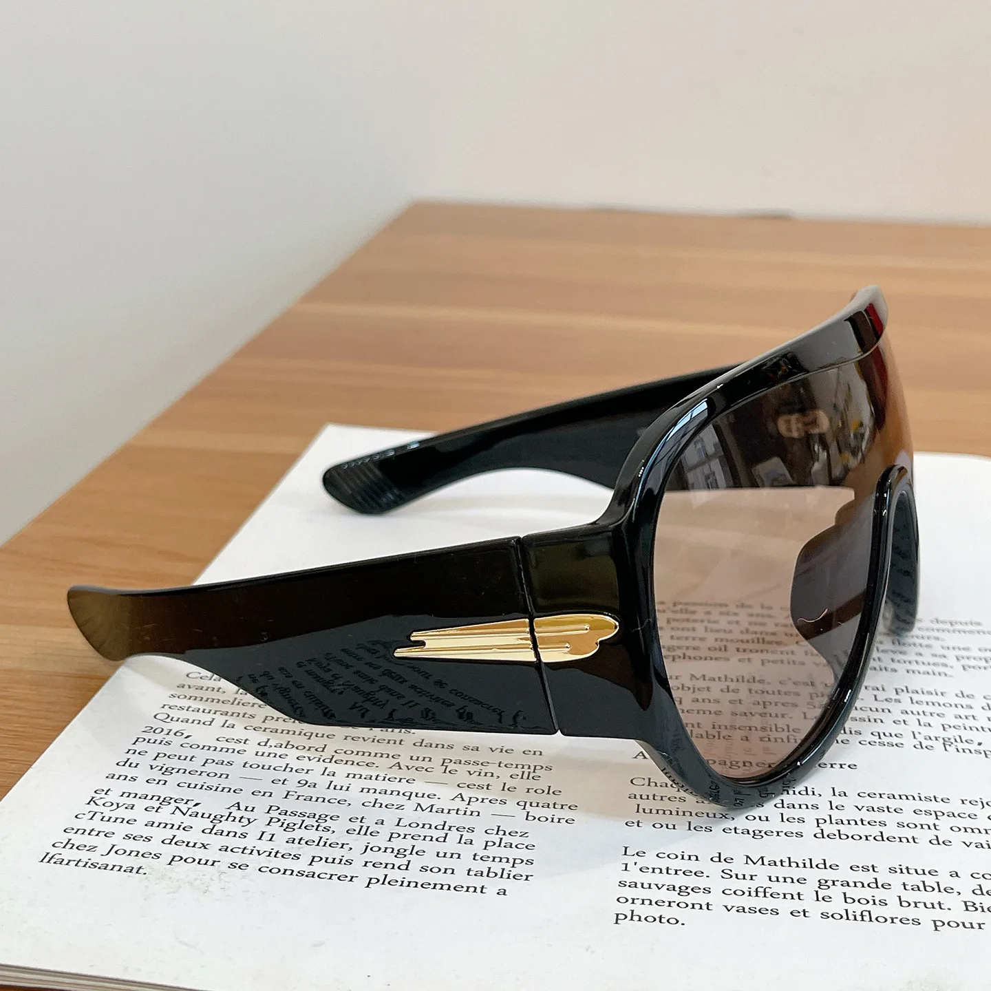 Neue modische, übergroße, schwarze einteilige Sonnenbrille für Damen und Herren, Vintage-Streifen-Design, Sonnenschutzbrille, sexy Driving Shades für Damen – Detail 18