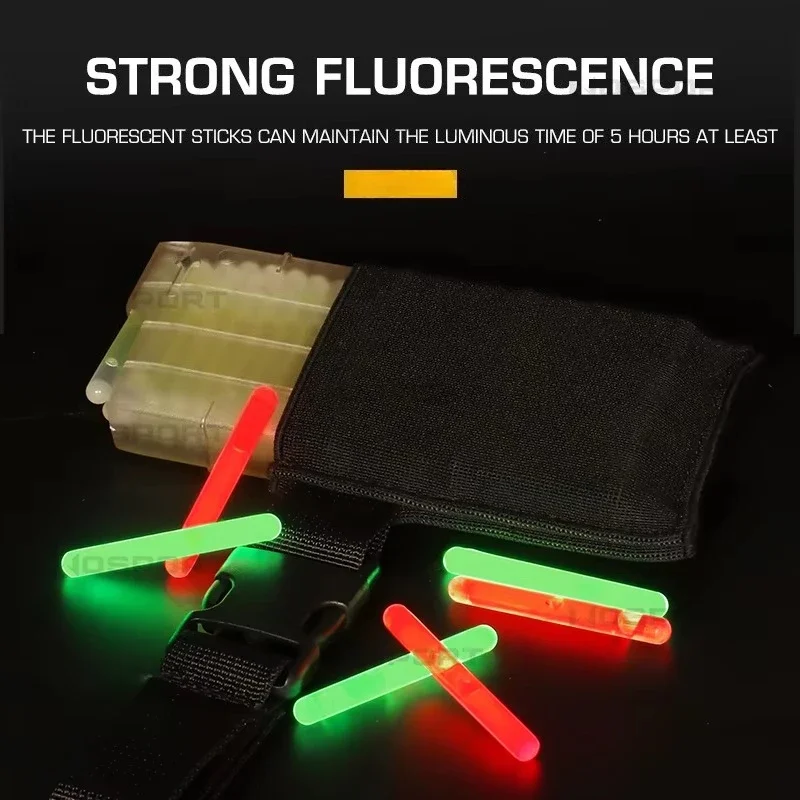 أعواد توهج تكتيكية مع موزع إضاءة بمناسبة بأكمام ثابتة مع ضوء تدريب وحقيبة حزام لعبة Airsoft CS