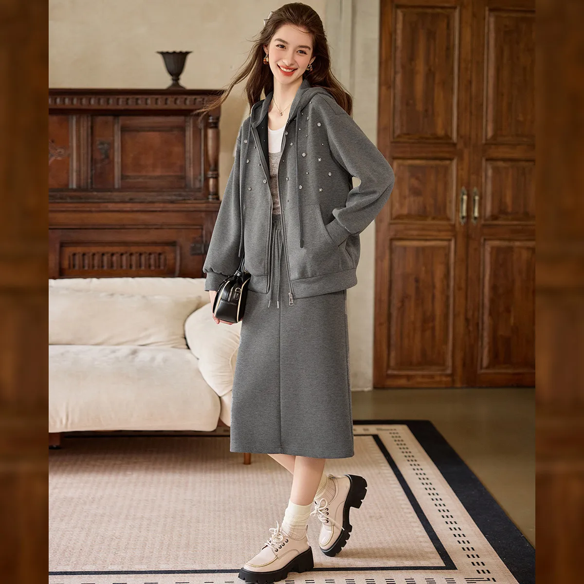 LOUIS YAO مقنعين سترة مشغولة من الصوف 2025 الخريف قمة أنيقة وأنيقة فضفاضة تناسب مسمار حبة الديكور سترة نسائية