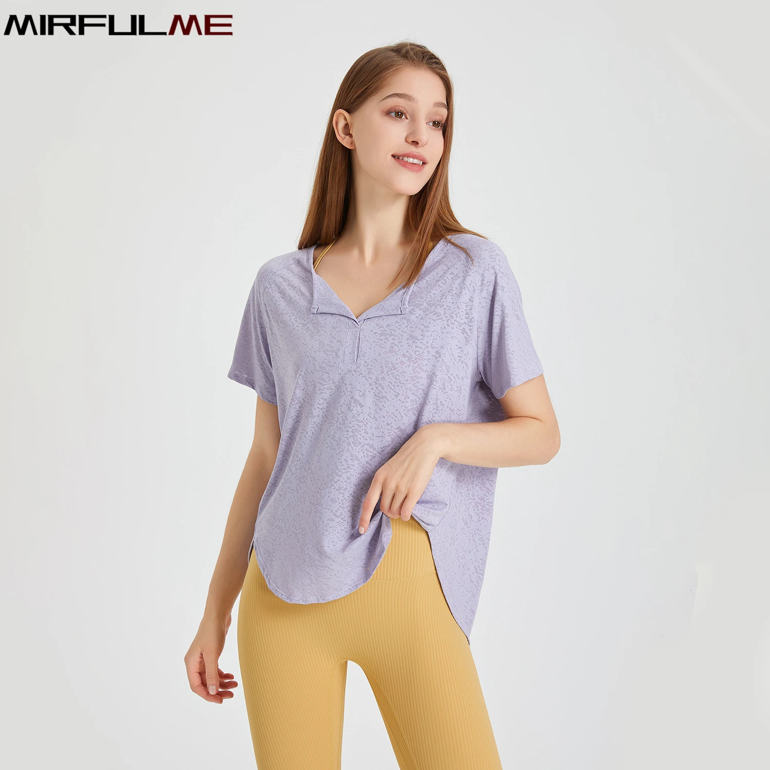 

Women Thin Loose Yoga Shirts V-Neck Sport Shirt Breathable Short Sleeve Running T-shirts Curve Hem Gym Fitness Top Blouse Female