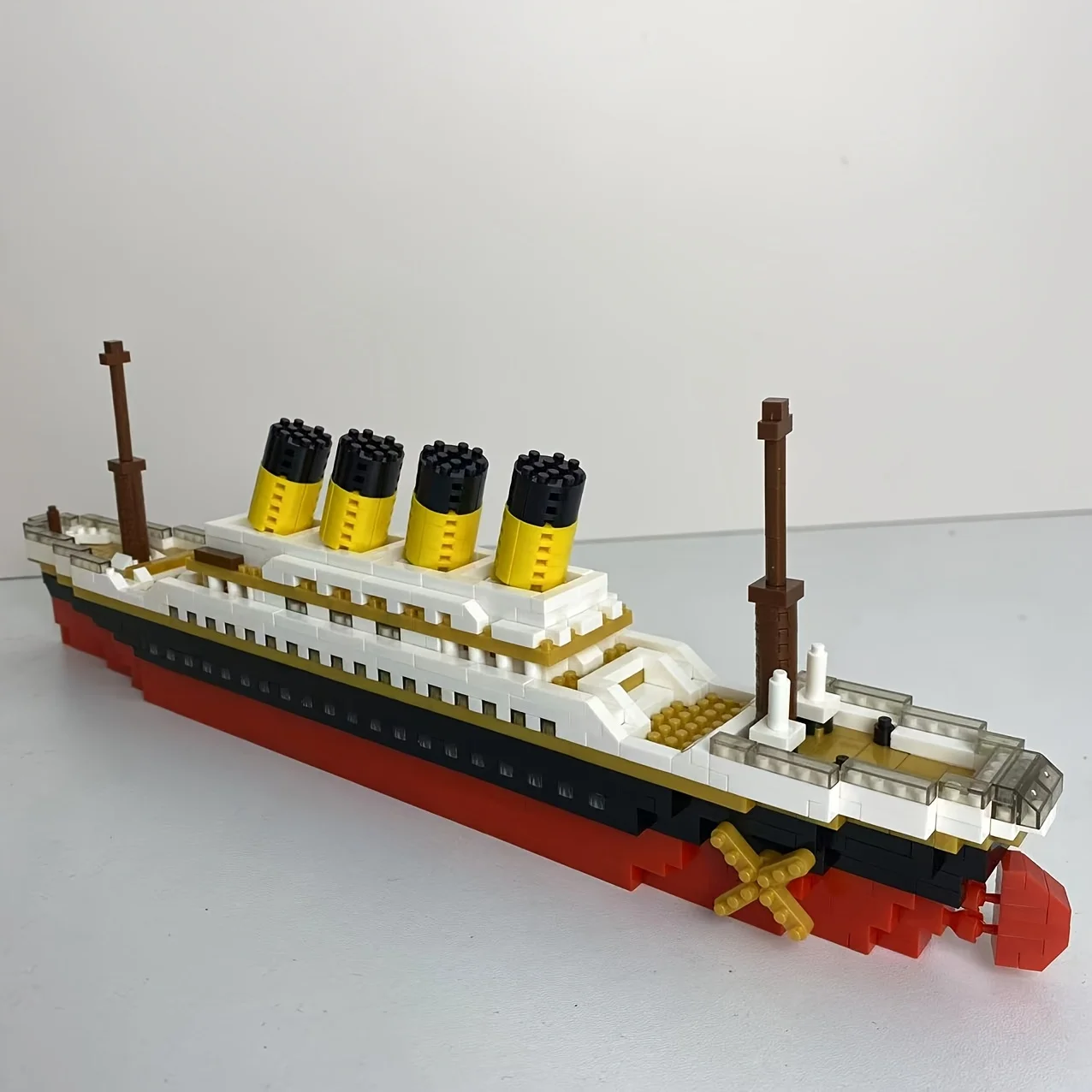 

Luxury Cruise Ship Adult Building Block Ornaments, Love Movie Theme, Suitable for Couples to Give as Gifts, and for Enthusiasts to Collect and Display