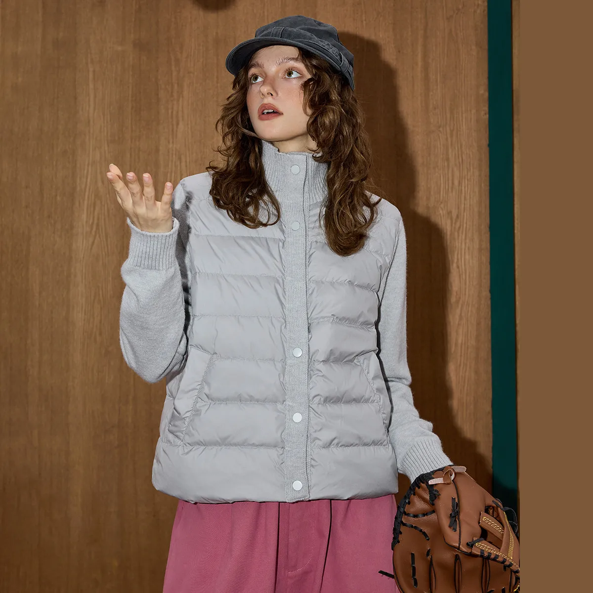معطف شتوي نسائي لعام 2025 90% من ريش البط الأبيض معطف مرقع بأكمام متماسكة منتفخ بقصة ضيقة وتصميم خفيف الوزن سترة مزيج مزخرفة