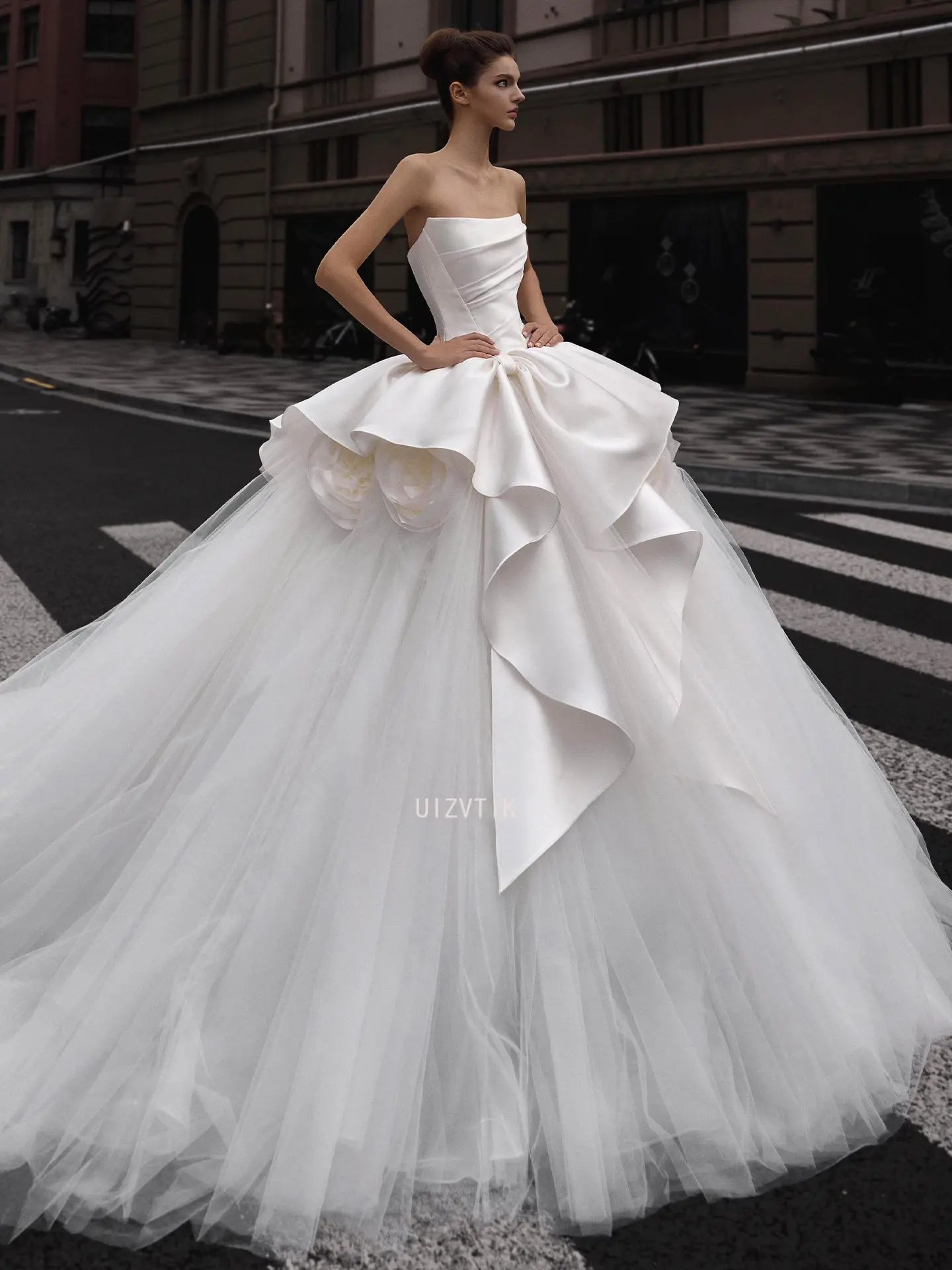 Simple Off Shoulder Bride Strapless Main Wedding Dress Women Handmade 3D Flower High-end Luxury Tail Fluffy Skirt Customized