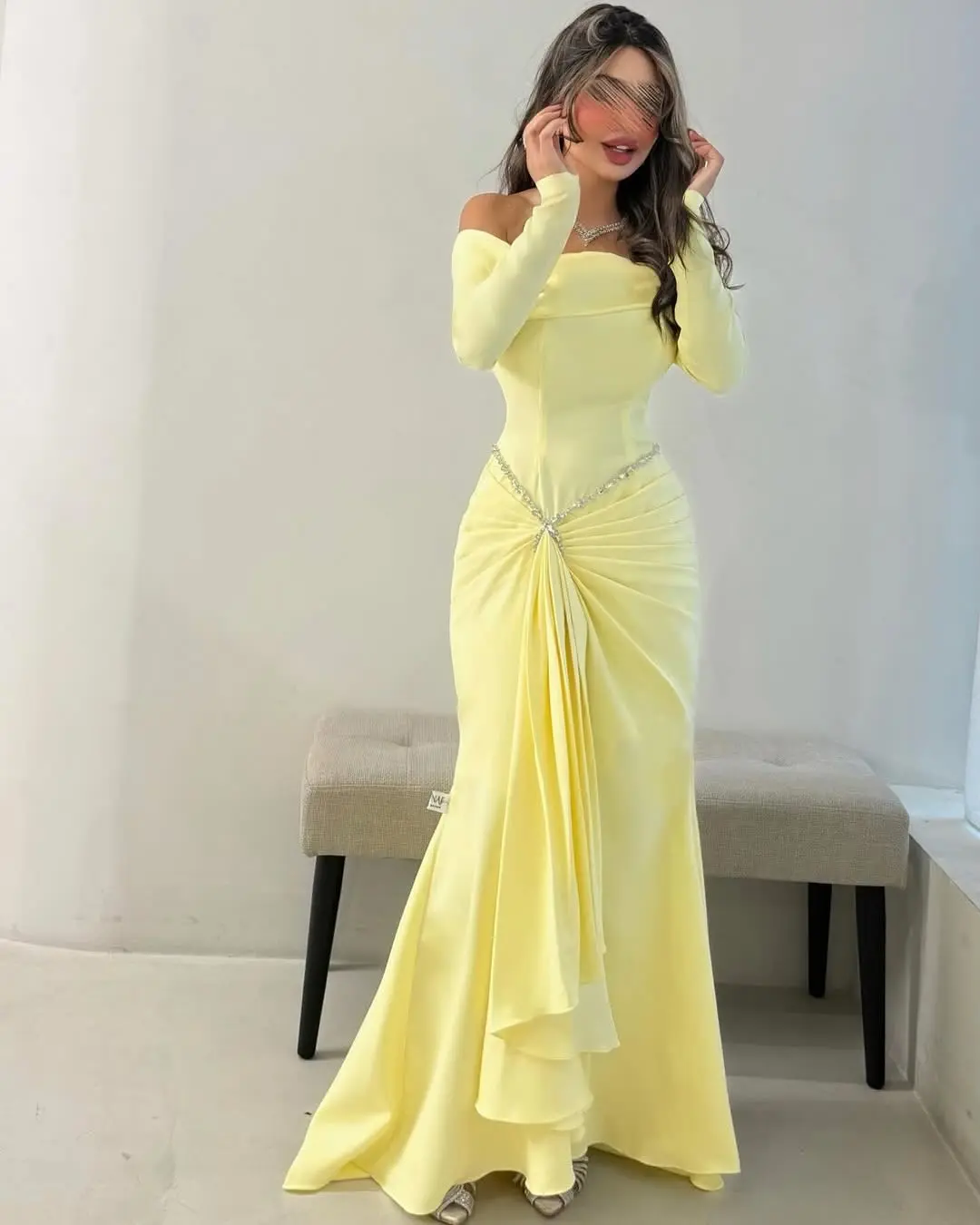 

2025 Custom Made Jersey Strapless Prom Dress Exquisite Crystal Ruched Long Sleeves Sweep Train Straight Evening Dress