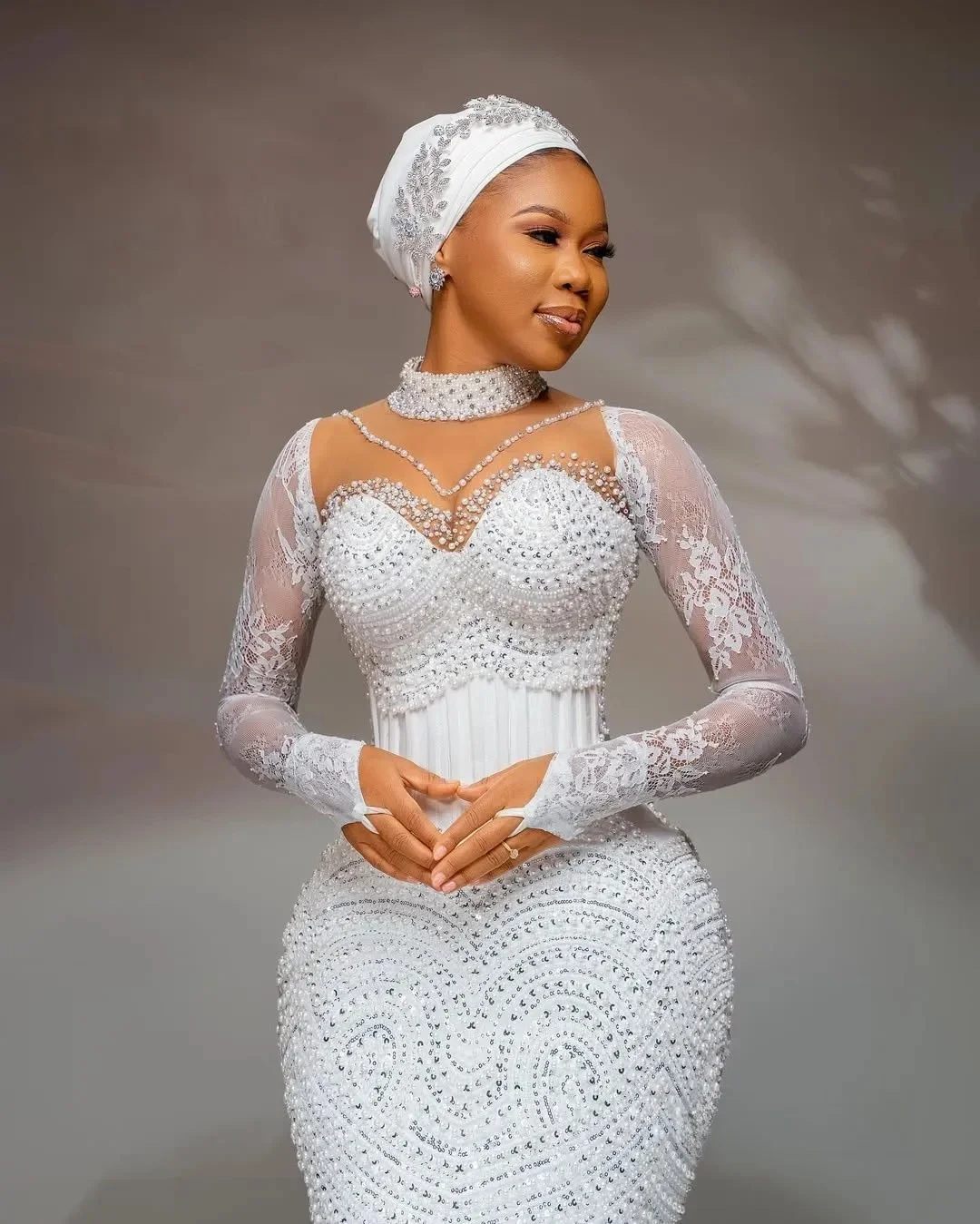 맞춤형 오프 화이트 아프리카 웨딩 드레스 신부용 인어 웨딩 가운 하이넥 긴 소매 진주 장식