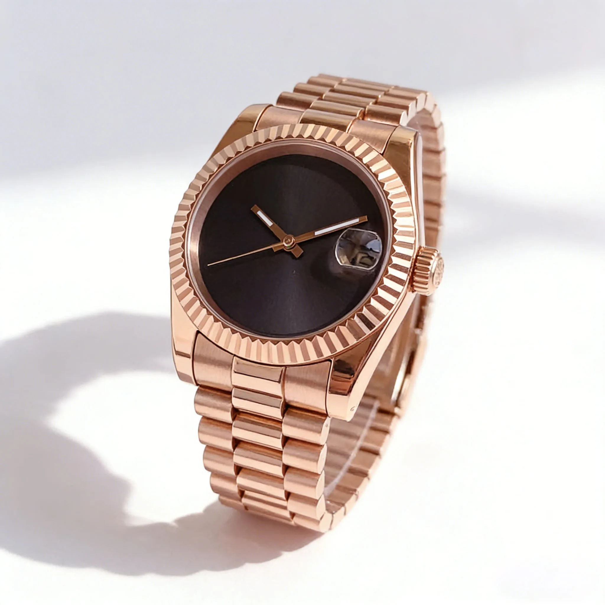 

Мужские часы Tandorio Rose Gold Business 36 мм/39 мм с рифленым безелем, сапфировым стеклом, водонепроницаемостью 20 бар, черным стерильным циферблатом и автоматическим механизмом NH35.