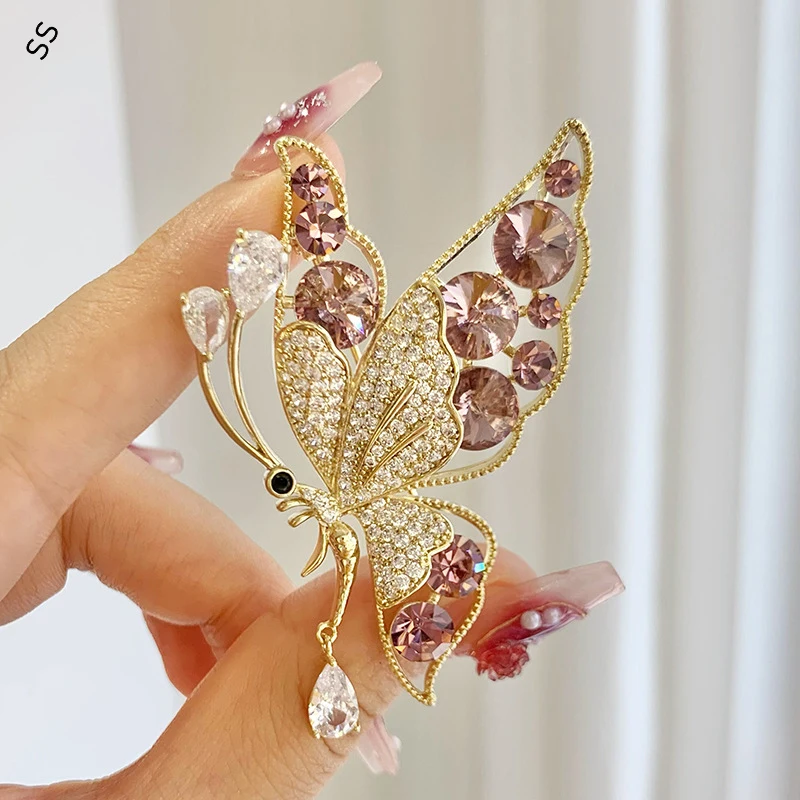 Luxury Austrian Crystal Butterfly Brooch for Female Suit Jewelry Pin 18k Gold Plated Copper Inlaid Gems Zircon Corsage Accessory