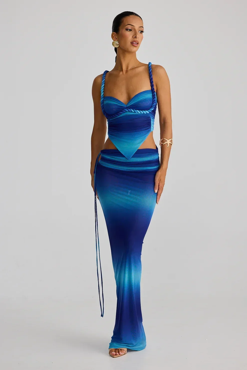 

Высококачественные бикини из 3 предметов, новинка 2025 года, сексуальный женский купальник с пуш-ап и открытой спиной, градиентные накидки, высококачественная нишевая пляжная одежда