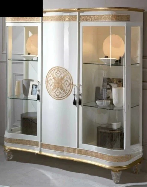 

Роскошный европейский винный шкаф из массива дерева, двухдверный стеклянный шкаф для хранения в гостиной, дизайнерский, с античной белой отделкой и золотой резьбой.