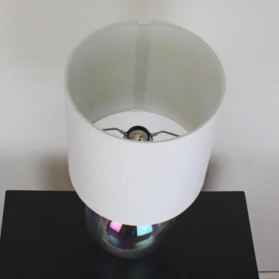 Lámpara de cristal con pantalla blanca, 16" de alto - Proporciona una iluminación suave ideal para habitaciones medianas