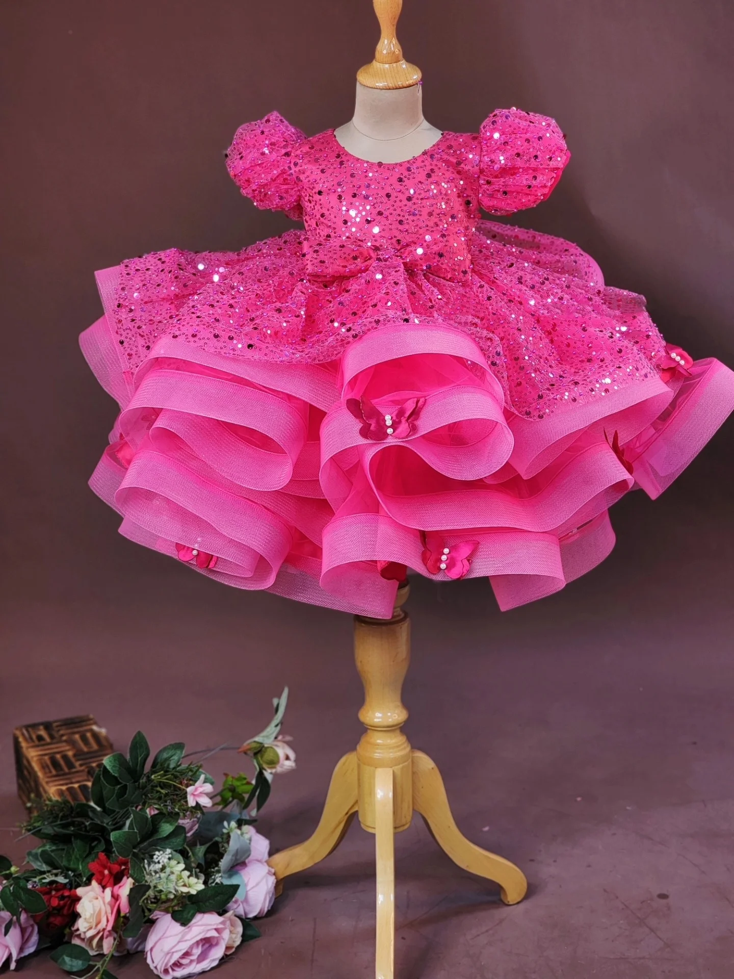 Rosa lantejoulas vestidos da menina de flor na altura do joelho borboleta arco crianças vestidos de baile de aniversário para festa personalizado